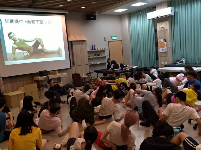 108學年度 滾筒放鬆基本概念與實作圖片