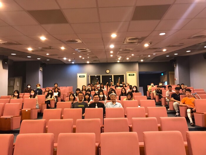 109學年度 何仁崴律師專題演講與實習期中座談會圖片