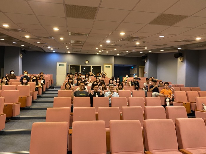 109學年度 何仁崴律師專題演講與實習期中座談會圖片